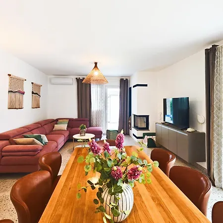 Villa David - Pet Friendly - New For 9 Person *