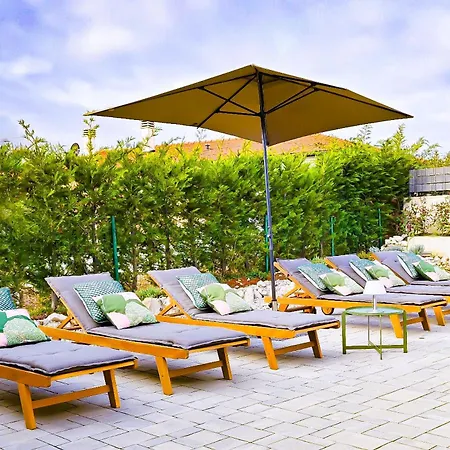 David - Pet Friendly - New For 9 Person Vila