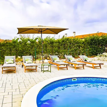 Vila David - Pet Friendly - New For 9 Person