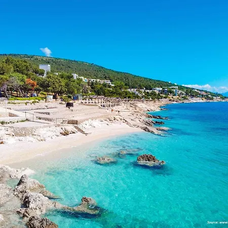 David - Pet Friendly - New For 9 Person