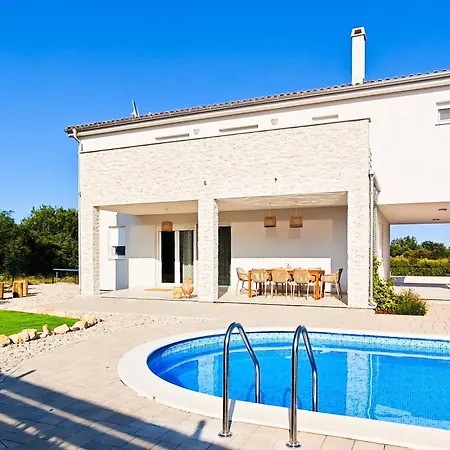 Villa David - Pet Friendly - New For 9 Person