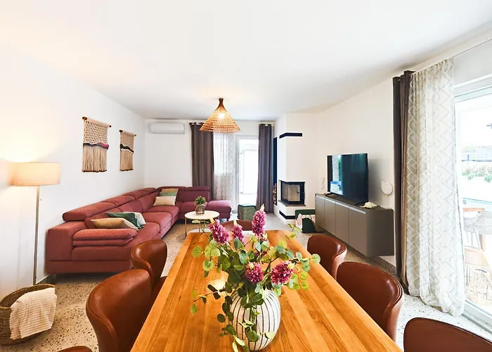 Villa David - Pet Friendly - New For 9 Person *