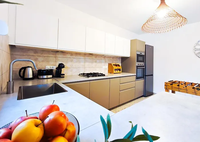 David - Pet Friendly - New For 9 Person Labin (Istria)