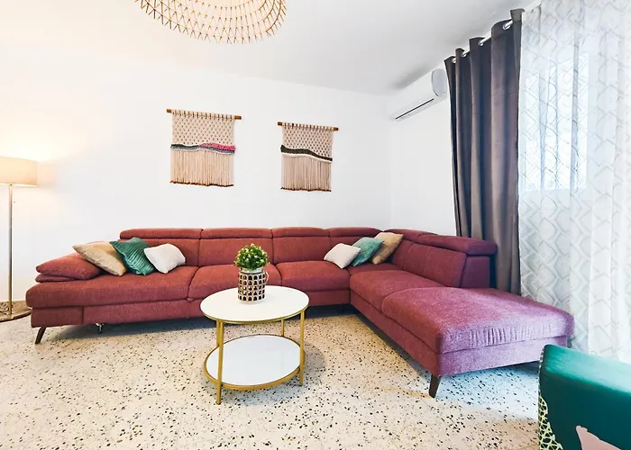 David - Pet Friendly - New For 9 Person Villa