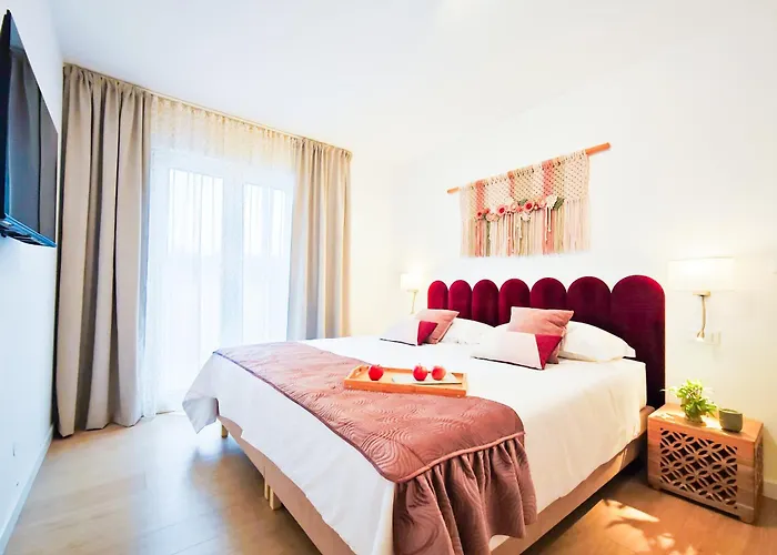 David - Pet Friendly - New For 9 Person Villa