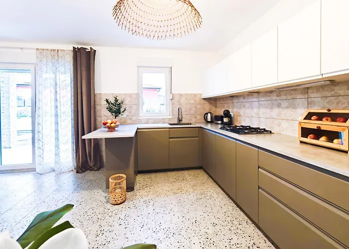 Villa David - Pet Friendly - New For 9 Person