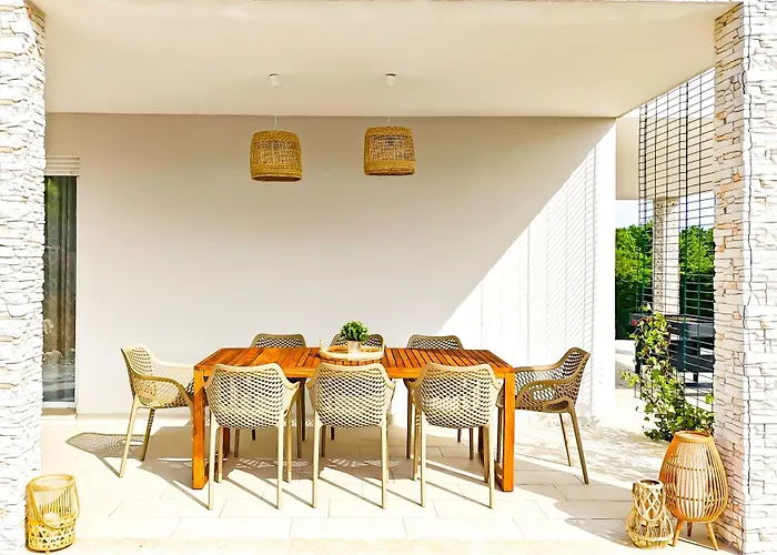David - Pet Friendly - New For 9 Person Labin (Istria)