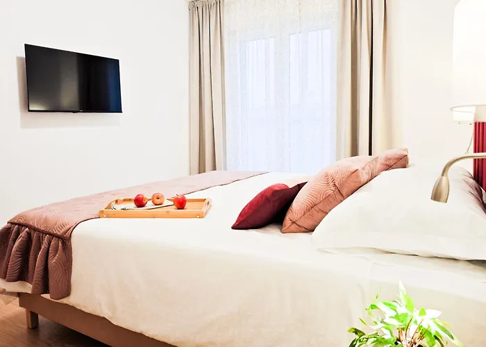 David - Pet Friendly - New For 9 Person